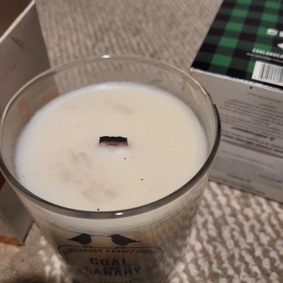 Coal and Canary Candle Lot - Picture 5 of 13